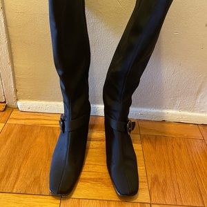 Ladies Knee-length zip up boots